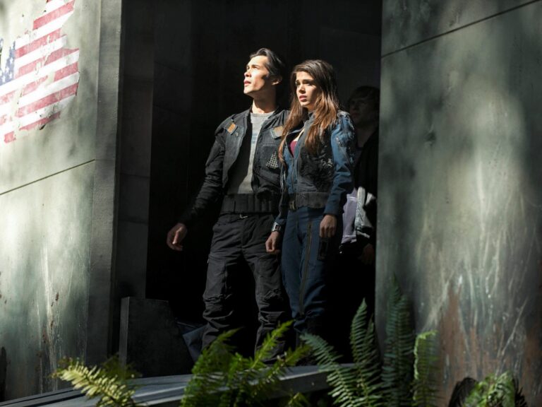 La adrenalina de 'The 100': una serie distópica que te mantendrá enganchado desde el primer capítulo